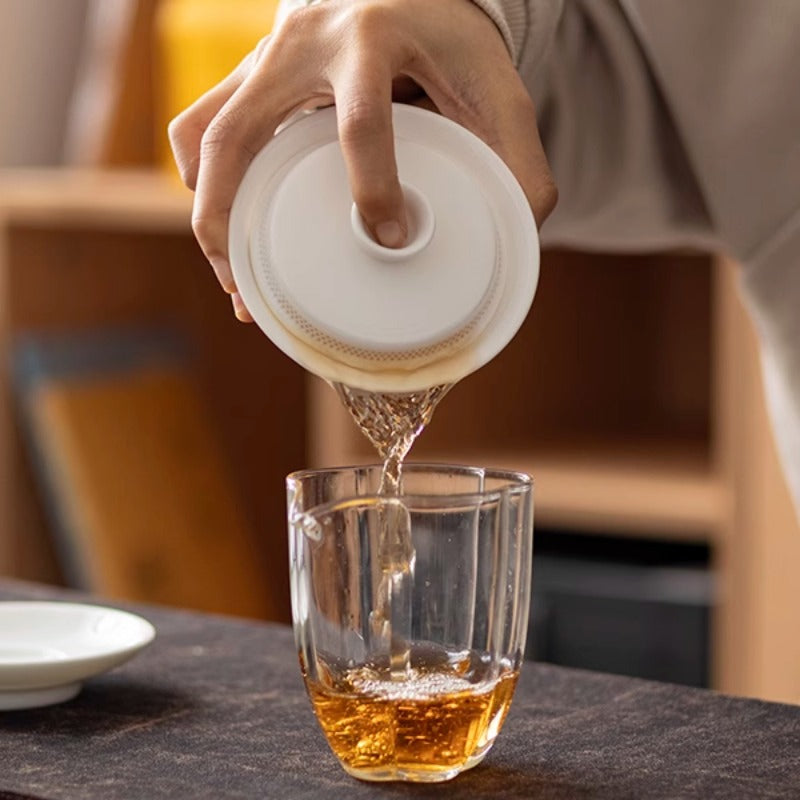 Pure white anti-scalding three-talent cover bowl, simple ceramic integrated thousand-hole filter tea brewer, kung fu tea set, white porcelain cover bowl