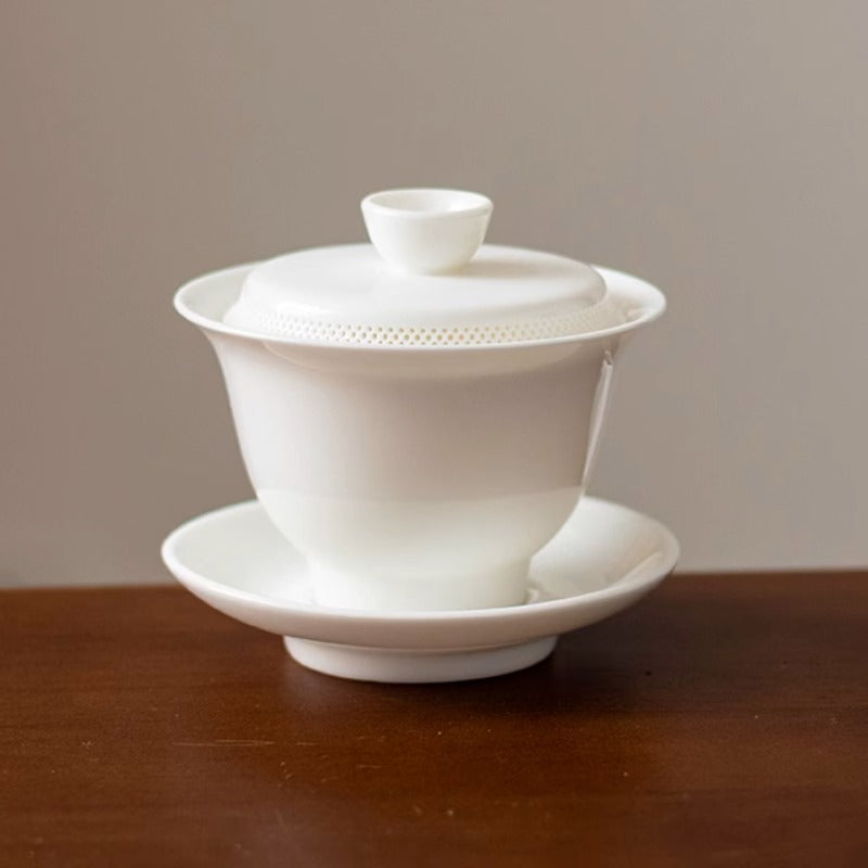 Pure white anti-scalding three-talent cover bowl, simple ceramic integrated thousand-hole filter tea brewer, kung fu tea set, white porcelain cover bowl