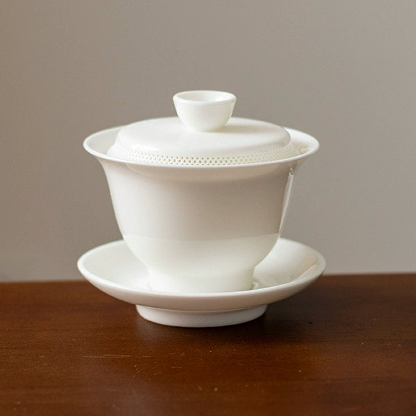 Pure white anti-scalding three-talent cover bowl, simple ceramic integrated thousand-hole filter tea brewer, kung fu tea set, white porcelain cover bowl