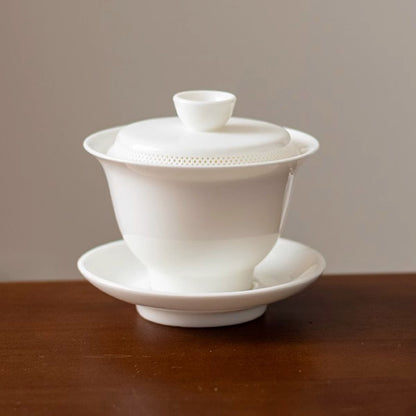 Pure white anti-scalding three-talent cover bowl, simple ceramic integrated thousand-hole filter tea brewer, kung fu tea set, white porcelain cover bowl